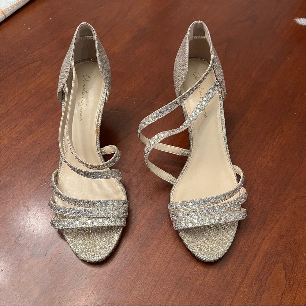 Women’s Amelia Grace champagne gold jeweled heels size 9
